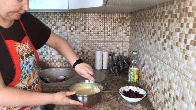 Пирог на кефире с вишней/Без миксера?