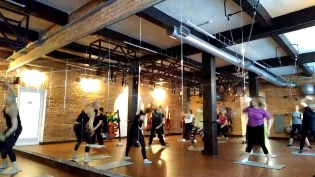 Тренировка Stretch. Растяжка. Атмосферный крафтовый фитнес в клубе Champions Саратов смотреть онлайн