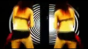 На танцполе телочки