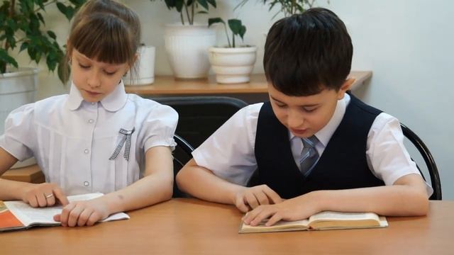 3-а класс и С.В. Бобровникова читают сказку С. Аксакова Аленький цветочек