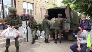 Российские военные доставили очередную партию гумпомощи в Луганскую Народную Республику