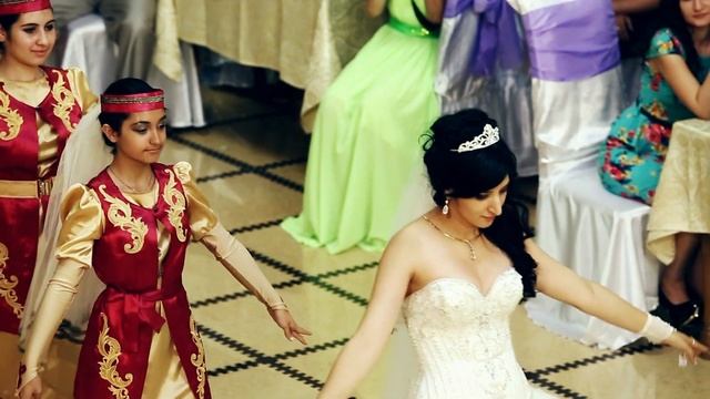 Армянский традиционный танец невесты в подарок мужу! смотреть онлайн