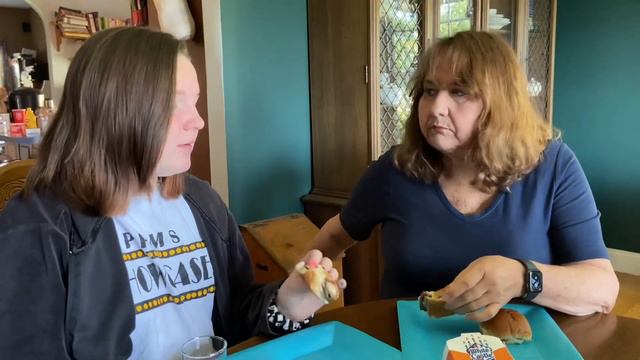 Krystal VS White Castle смотреть онлайн