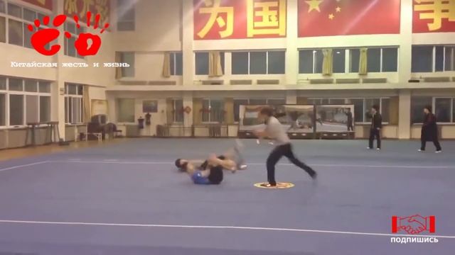 Китайские фанаты Джеки Чана или реслинг по китайски // Alles Asia смотреть онлайн