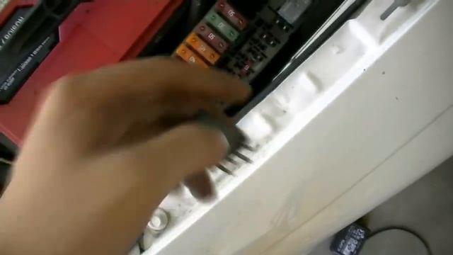 How to Add Freon to a Car and Manually Engage AC Compressor Clutch смотреть онлайн