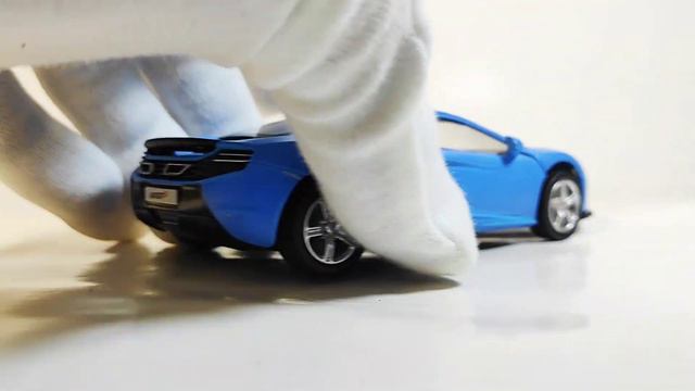 Масштабная модель автомобиля McLaren 650S в масштабе 1:32 смотреть онлайн