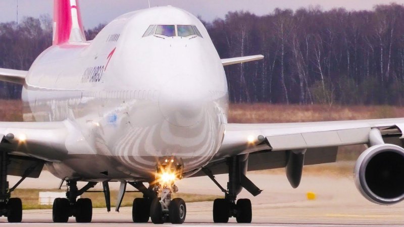 Close-up and with a deafening noise, cargo Boeing 747 takes off from Moscow. Domodedovo. My #shorts