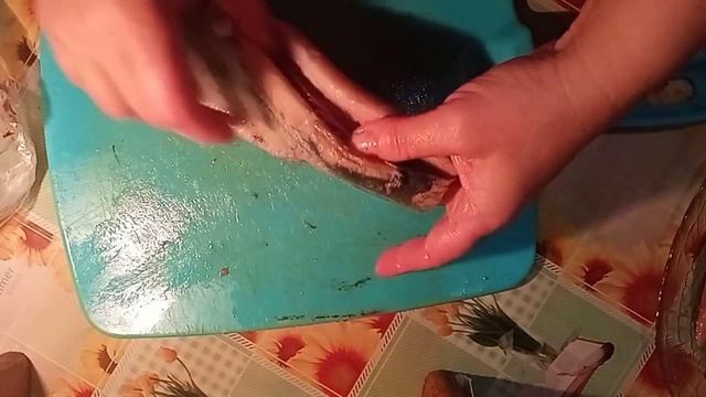 Селёдка почистить быстро без костей. Селёдка для праздничного стола. смотреть онлайн