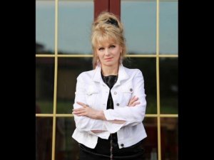 ЖЕНА ИЛИ ПОДРУГА? КАК ПЕРЕСТАТЬ БЫТЬ ПОДРУЖКОЙ МУЖЧИНЕ? КОГДА ОН ЖЕНИТСЯ НА МНЕ?