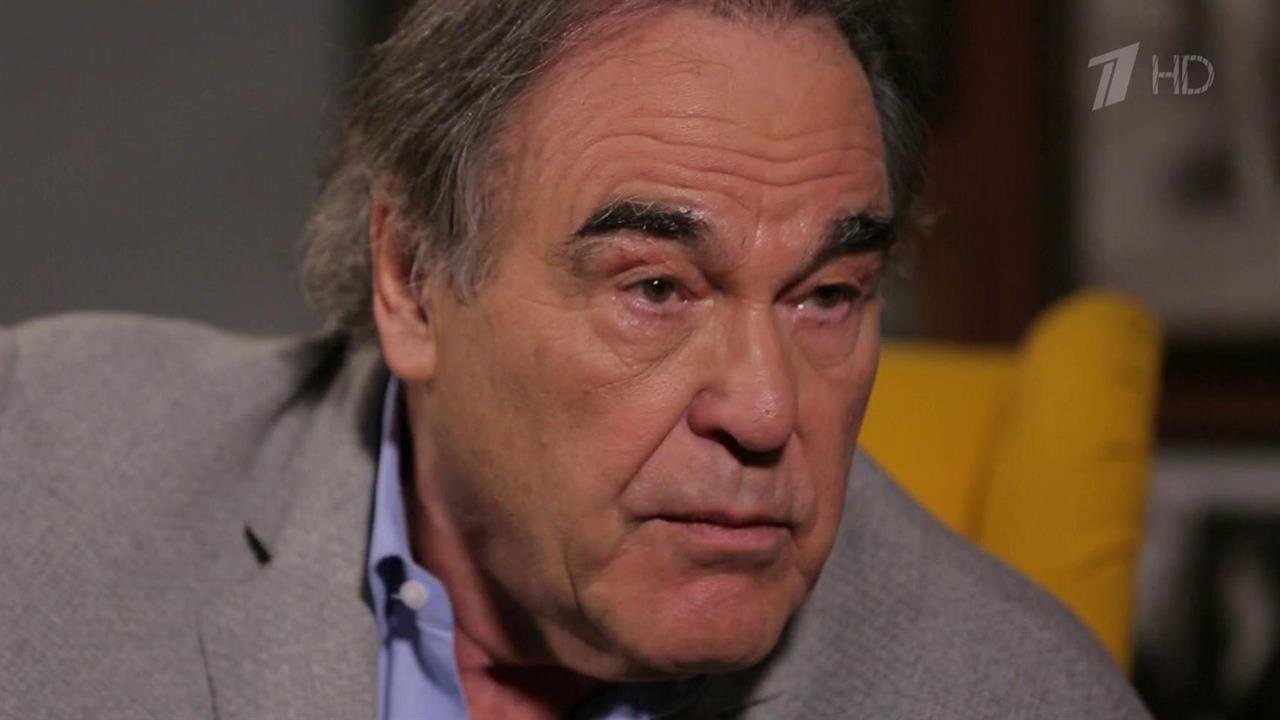 Знаменитый американский кинорежиссер Оливер Стоун привился российской вакциной от COVID-19
