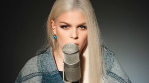 Battlefield - Jordin Sparks (Cover By: Davina Michelle)