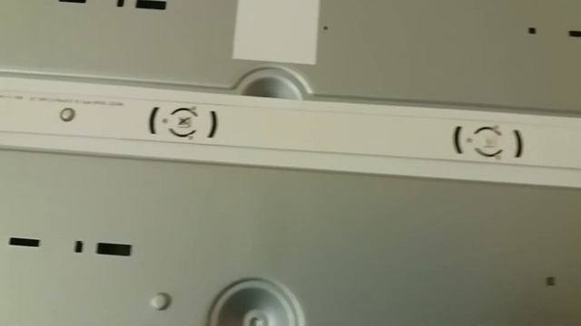 LG 32LF560U нет подсветки. смотреть онлайн