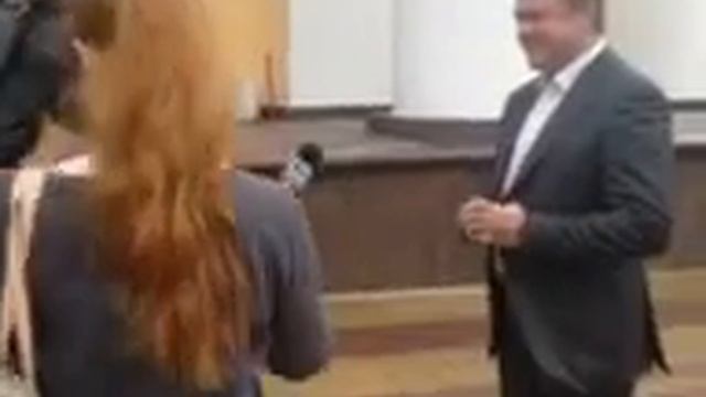 Николай Любимов дает интервью калужским телекомпания