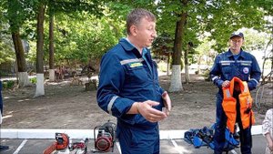 СОТРУДНИКИ СЛУЖБЫ СПАСЕНИЯ В ГОСТЯХ У ДЕТЕЙ