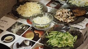 САЛАТ С КУРИЦЕЙ И ЧЕРНОСЛИВОМ - рецепты салатов