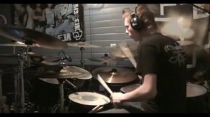 [Rammstein] Schneider drumming "Halt"
