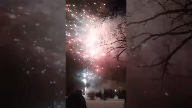 Перовский парк 2017 новый год салюд смотреть онлайн