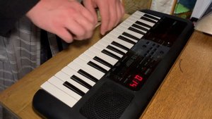KALLI KOPPOLD | Morning Rhythm | Yamaha PSS-A50 im Schlafrock