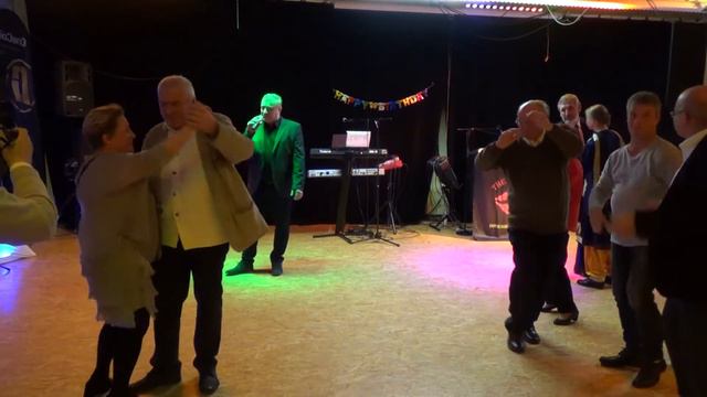 Weißer Schwan auf dem Teich RUS смотреть онлайн