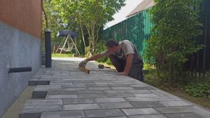 ДОРОЖКА из ТРОТУАРНОЙ ПЛИТКИ с УСТАНОВКОЙ БОРДЮРОВ на ПУЧИНИСТОМ ГРУНТЕ. ПОЛНЫЙ ЦИКЛ. ЧАСТЬ 3