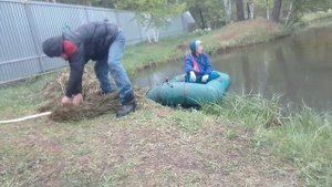 Чистка озера от водорослей