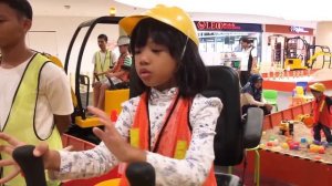 Naik Excavator Mobil Beko Ternyata Seru Banget! | Riding Big Excavator At Kids@Work