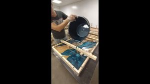 Стол из дерева карагача с эффектом мрамора