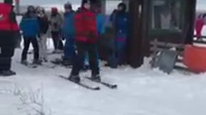 Решили с друзьями покататься на сноуборде)