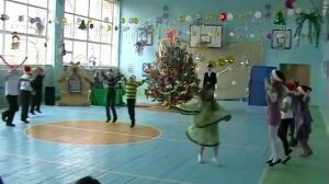 Новогодний танец в школе Crazy Frog