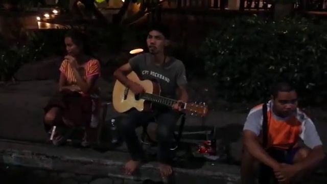 Тайландец поёт Цоя смотреть онлайн