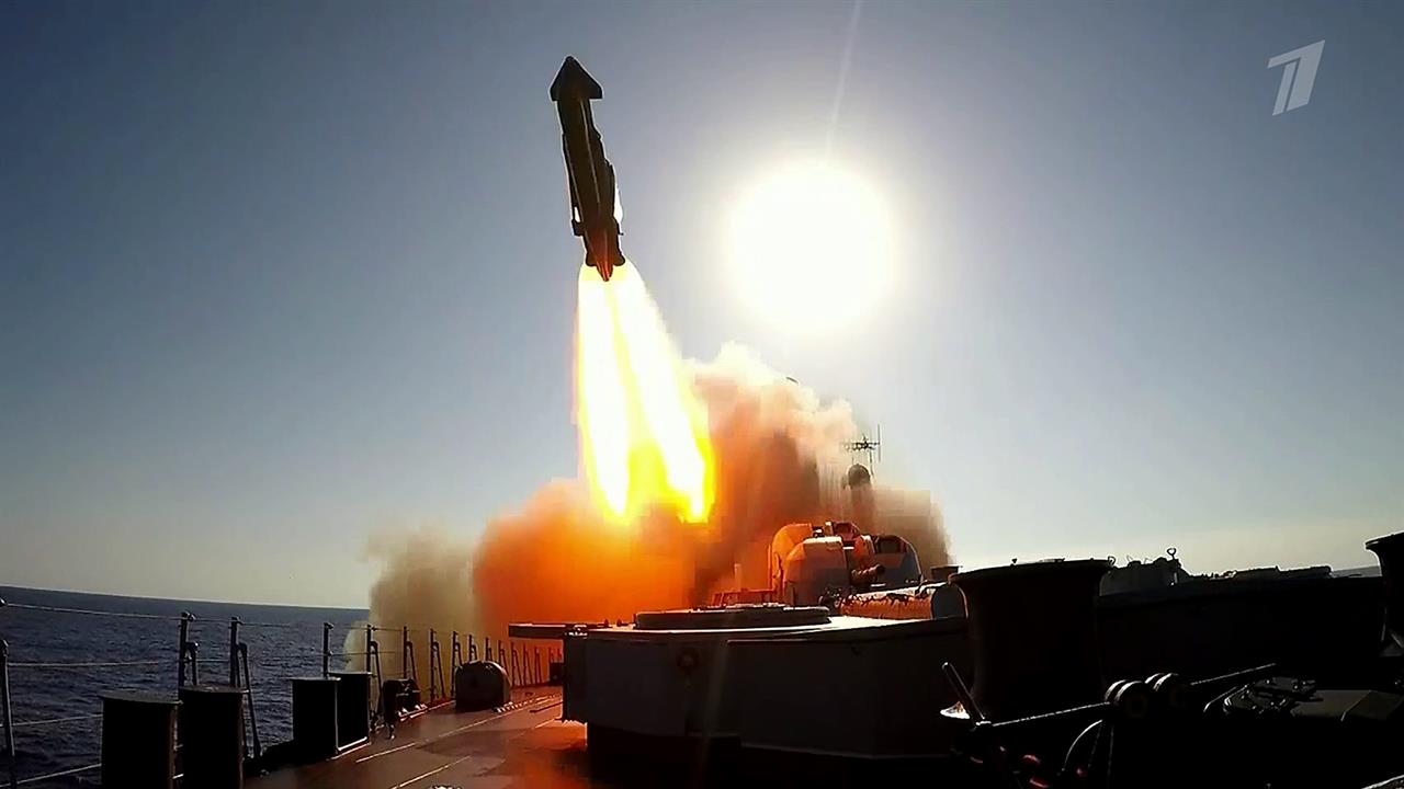 Крупнейшие в новейшей истории России учения Военно-морского флота и Воздушно-космических сил в Ср...