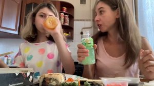 МУКБАНГ/ Кушаем роллы и суши 🍣! Болтаем/MUKBANG/SUSHI ROLLS