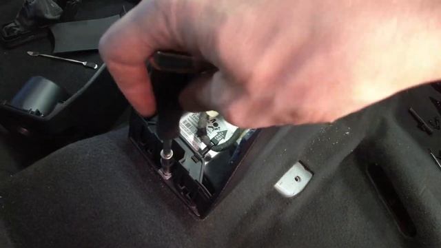 Устрани лишний шум! Шумоизоляция пола и багажника на примере Opel Astra H. смотреть онлайн