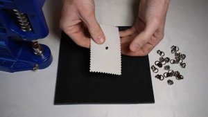 Установка обувной петли на ножке.