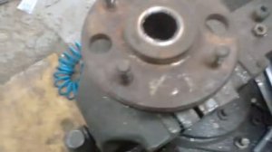 Как открутить оборванные гайки. В литом диске.