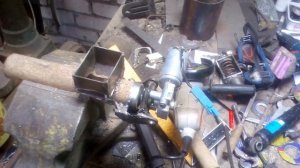 Механизм подачи пеллет для факельной горелки