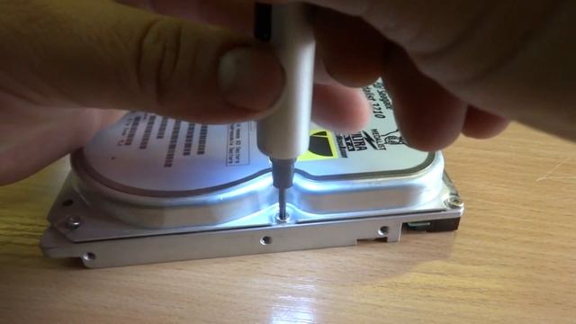 Отвёртка Wowstick A1. Разбираем жесткий диск смотреть онлайн