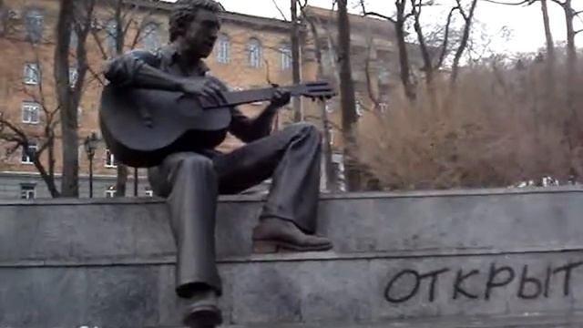 ВЛАДИВОСТОК . Поющий памятник Высоцкому смотреть онлайн