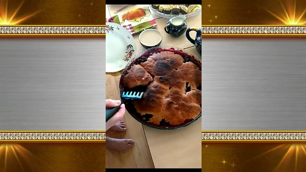 Пирог с замороженными ягодами и английским кремом.mp4 смотреть онлайн