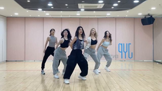 ITZY - SNEAKERS stage practice mirrored