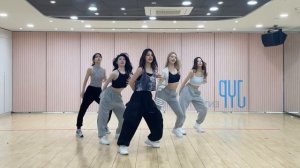 ITZY (있지) - 'SNEAKERS' stage practice mirrored