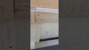 Закрывание цоколя каркасного дома своими руками. Пеноплекс/ зазор/ плоский шифер/ покраска= готово!