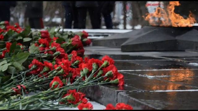 Спасибо павшим и живым. Авторы: композитор - Роберт Марцваладзе, автор слов - Татьяна Че (Чеглова). смотреть онлайн