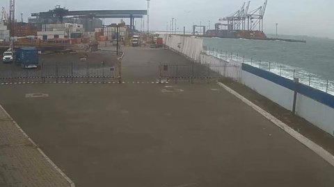 Веб камера порт. Море, Одеса, Odesa Live робота на самому краю землі
