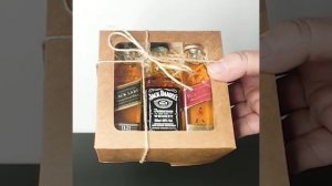 Kit Presente Mini Whisky Black Label + Jack Daniels + Red Label 50ml