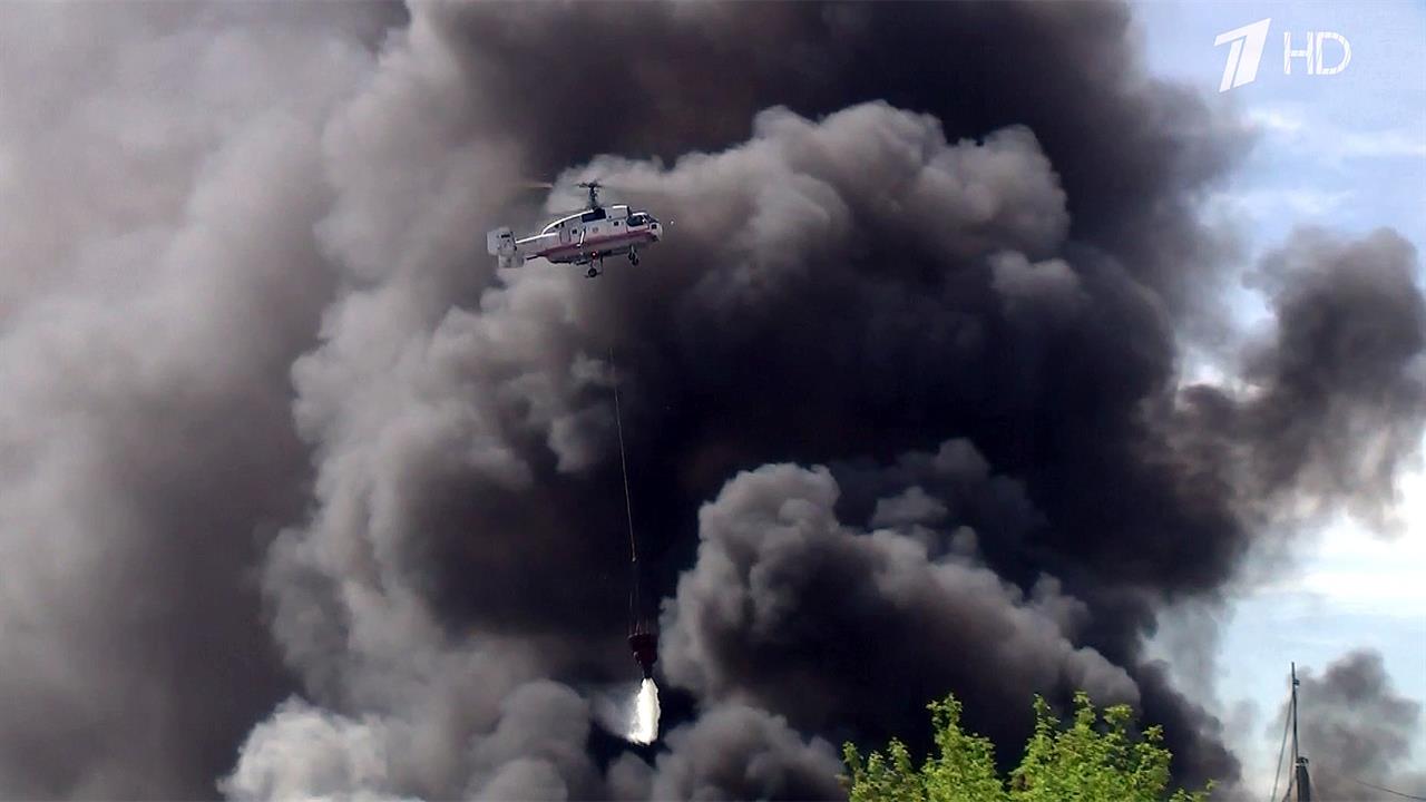 Пожарным удалось локализовать крупное возгорание покрышек в подмосковном Дзержинском