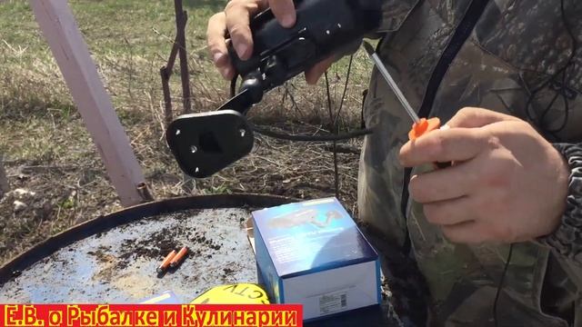 Муляж камеры Dummy CCTV Camera за 300 рублей,с мигающим индикатором,распаковываем и устанавливаем.