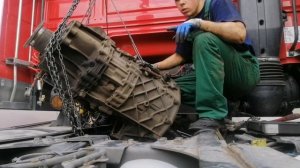 Снятие КПП с машины DAF XF