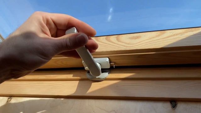Рулонная москитная сетка на velux
