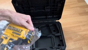 Распаковка Dewalt DCF900